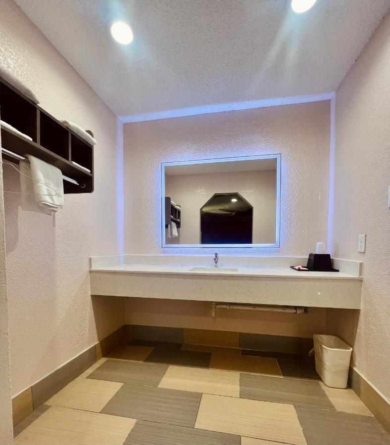 Hollywood Inn - Downtown Хюстън Екстериор снимка